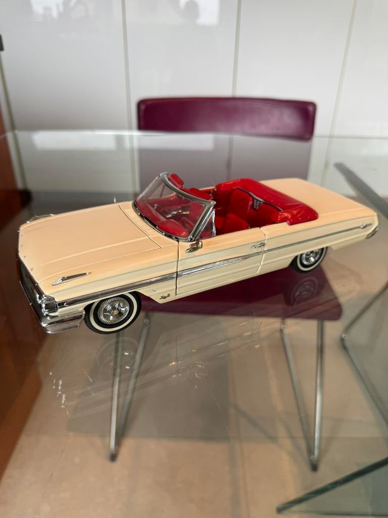 Ford Galaxie 500 XL Cabriolet de 1964 1:18, Hobby en Vrije tijd, Modelauto's | 1:18, Ophalen of Verzenden, Zo goed als nieuw, Auto