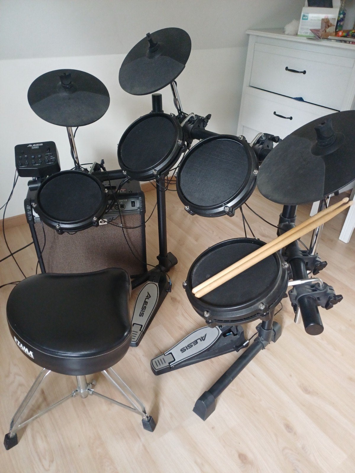 Elektronisch drumstel met versterker en drumkruk, Muziek en Instrumenten, Drumstellen en Slagwerk, Ophalen, Tama, Elektronisch
