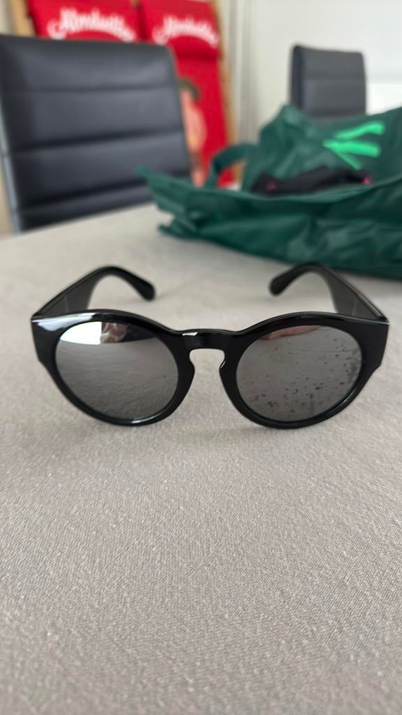 Lunettes de soleil tendance, Enlèvement, Comme neuf, Noir, Lunettes de soleil