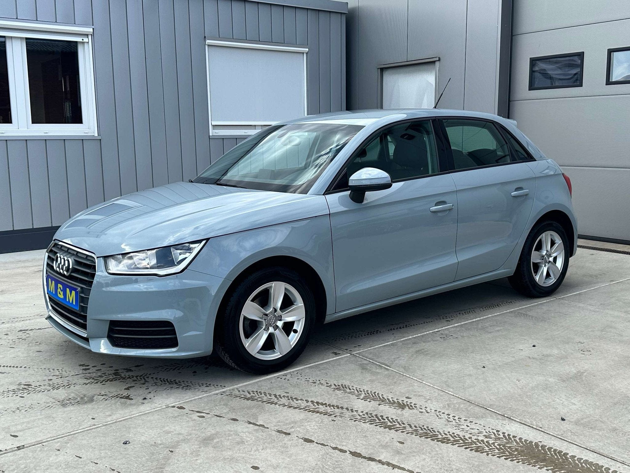 Audi A1 A1 Sportback 1.0 TFSI * 12 M Garantie *, https://public.car-pass.be/vhr/8126629b-a804-4107-9dc7-74989f79b807, Argent ou Gris