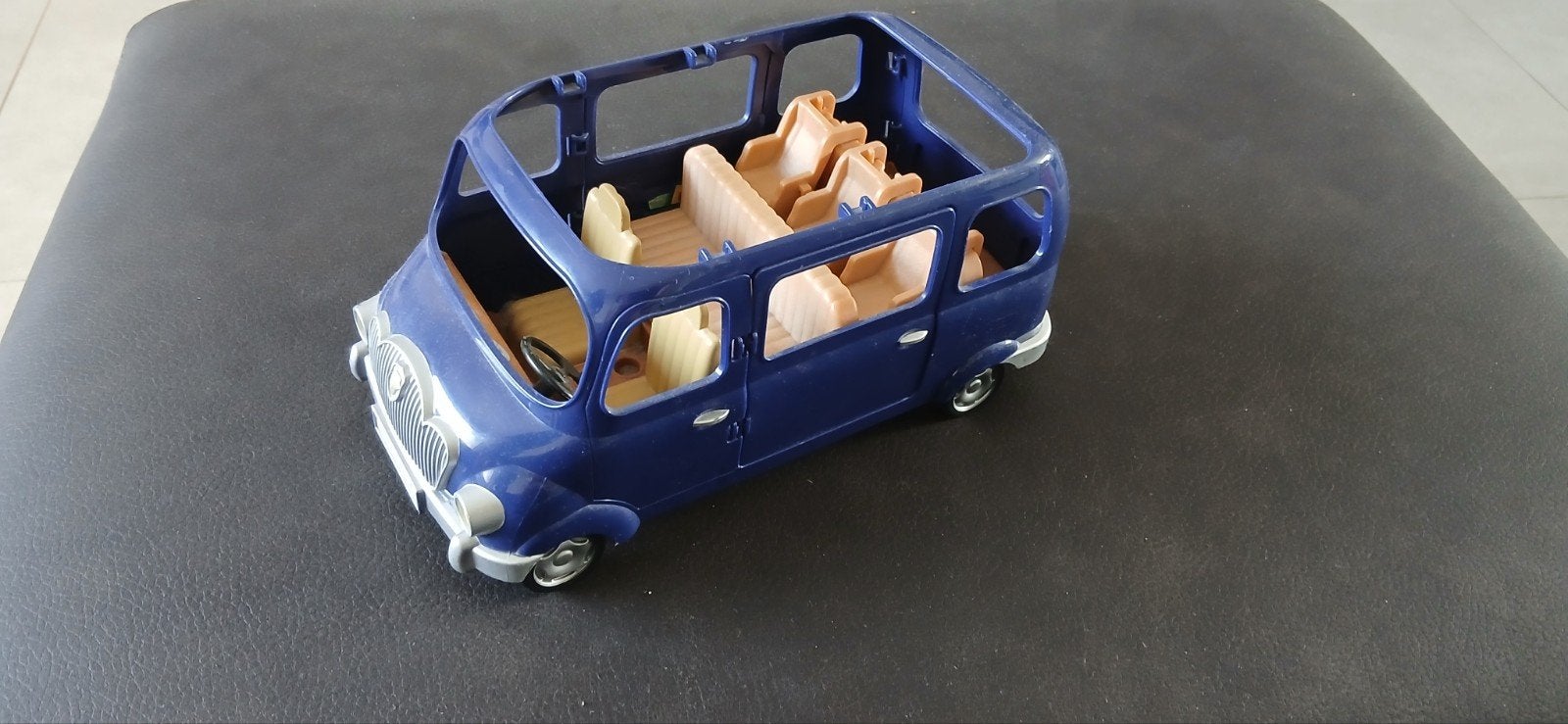 Sylvanian familie bus, Enlèvement