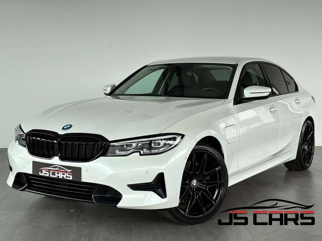 BMW 3 Serie 330 e xDrive PHEV LOOK M-1ERPRO-COCKPIT-CARPLAY-, Auto's, BMW, Automaat, 4 cilinders, Skiluik, Wit