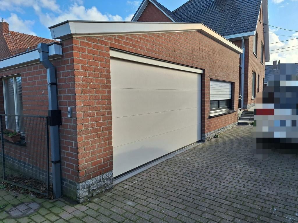 Elektrische garagepoort in uitstekende staat