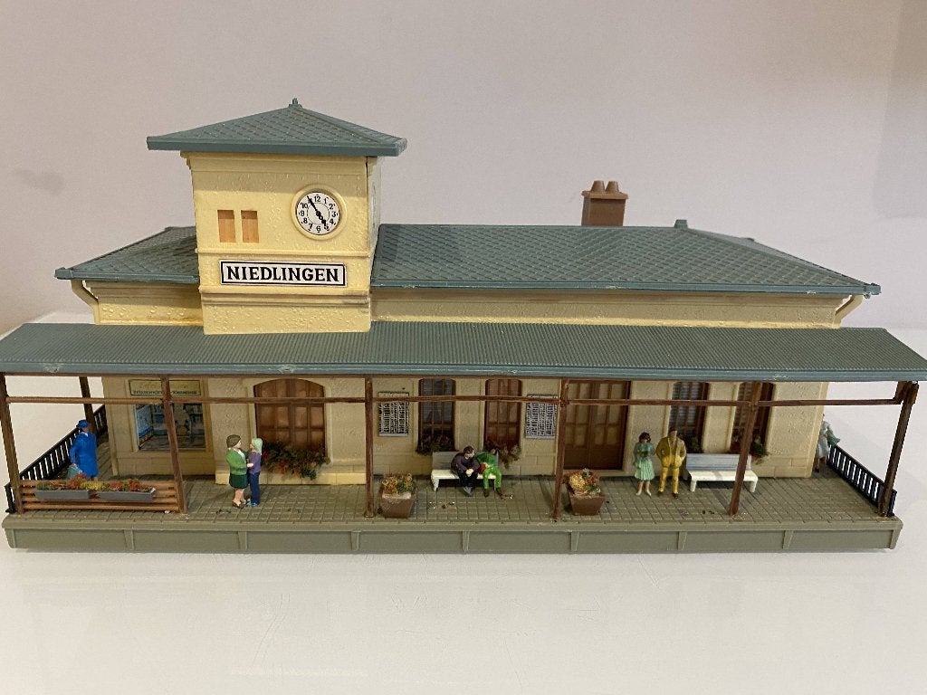 HO Pola 551 station (763), Hobby en Vrije tijd, Modeltreinen | H0, Overige merken, Gebruikt, Gelijkstroom of Wisselstroom, Brug, Tunnel of Gebouw