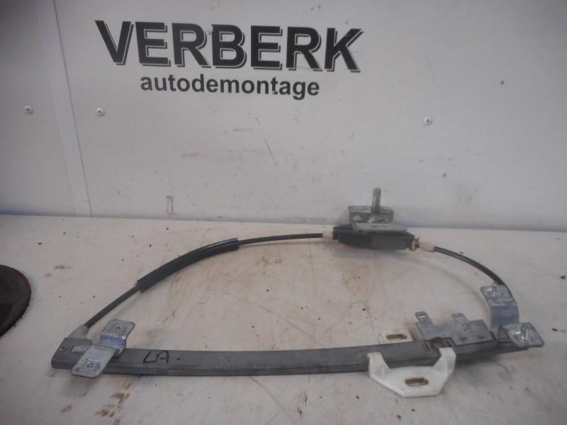 VITRE MECANISME MANUAL ARRIÈRE GAUCHE Volvo 440 (467218), Utilisé, Volvo
