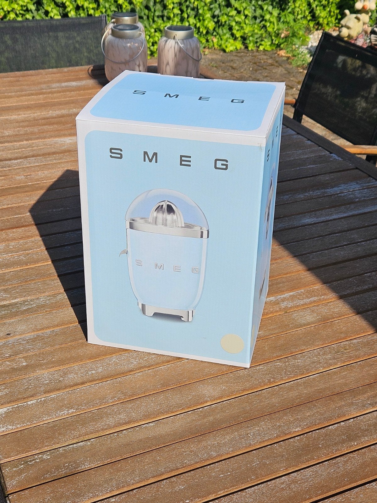 Smeg CJF11CREU Fruitpers beige - NIEUW, Elektronische apparatuur, Juicers, Nieuw, Ophalen