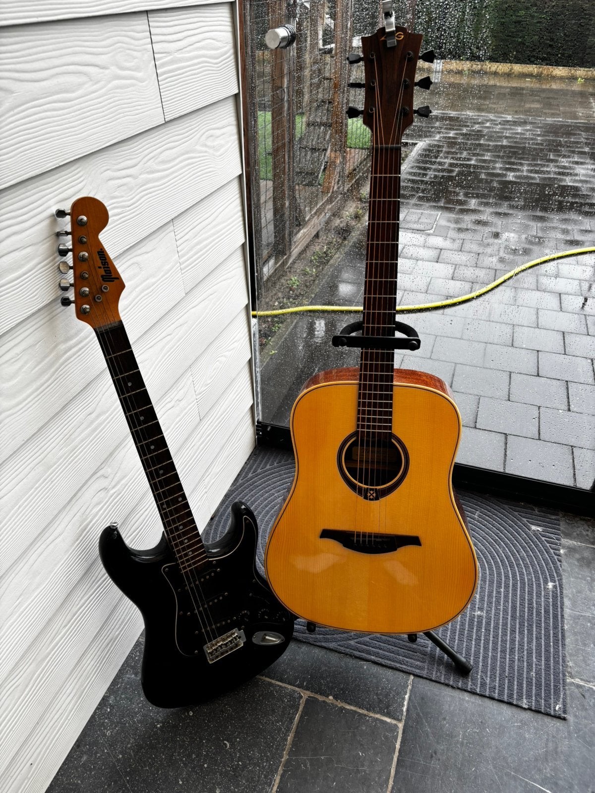 Guitare acoustique et guitare électrique + accessoires, Musique & Instruments, Enlèvement, Comme neuf