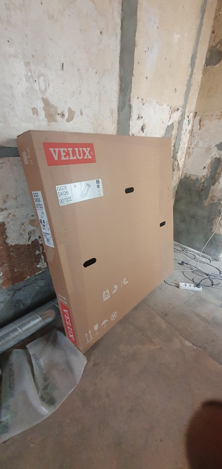 Velux GGU SK06 elektrisch, Doe-het-zelf en Bouw, Ophalen, 80 tot 120 cm, Nieuw, Dubbelglas