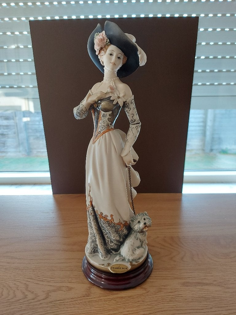 Prachtig Guiseppe Armani beeldje "Christine", Sur socle, Statue, Pierre ou céramique, Enlèvement