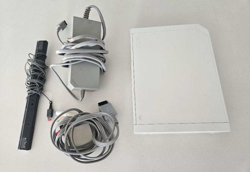 Nintendo Wii console en 4 Wii games, Games en Spelcomputers, Spelcomputers | Nintendo Wii, Ophalen of Verzenden