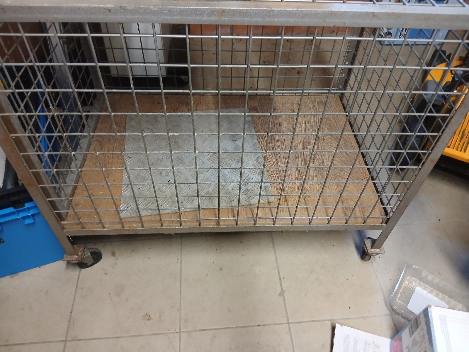 Cage chien gros caractère super solide facilement déplaçable, Utilisé