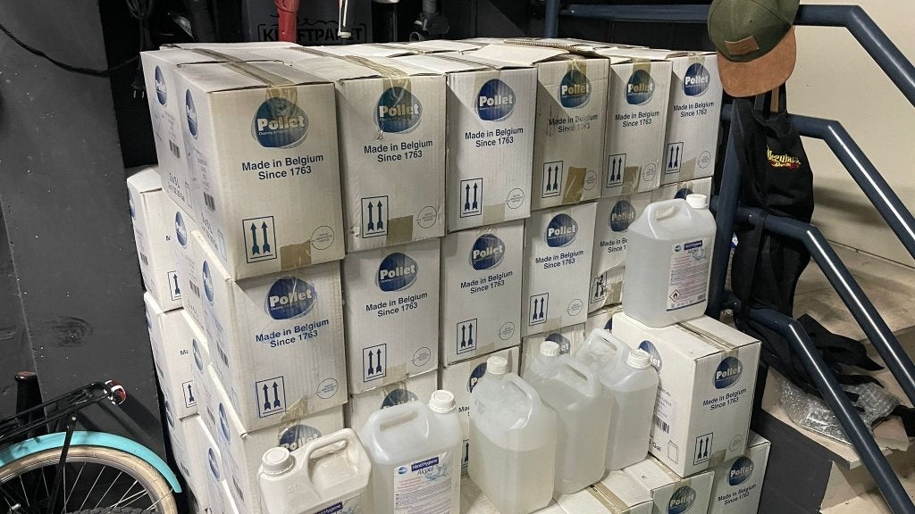 Stock 220 bidons de 5L +  bidons 10-20L GEL HYDROALCOOLIQUE, Enlèvement, Autre catégorie