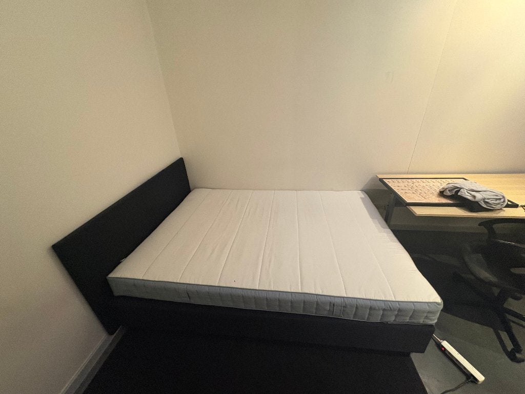 Bedframe twijfelaar met/zonder matras (140x200cm), Ophalen, Zwart, 140 cm, Zo goed als nieuw