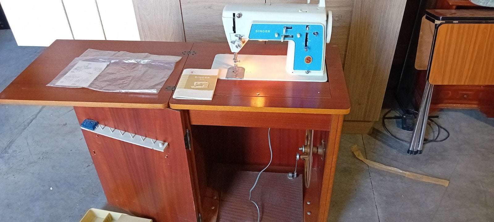 2x naaimachine, Ophalen
