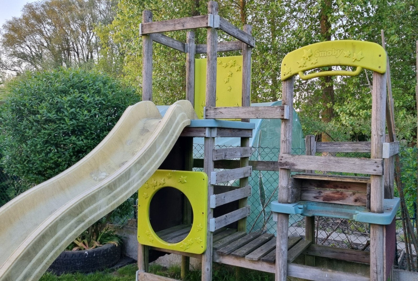 Speeltoestel Smoby met groene glijbaan, schommels enz, Enlèvement, Toboggan