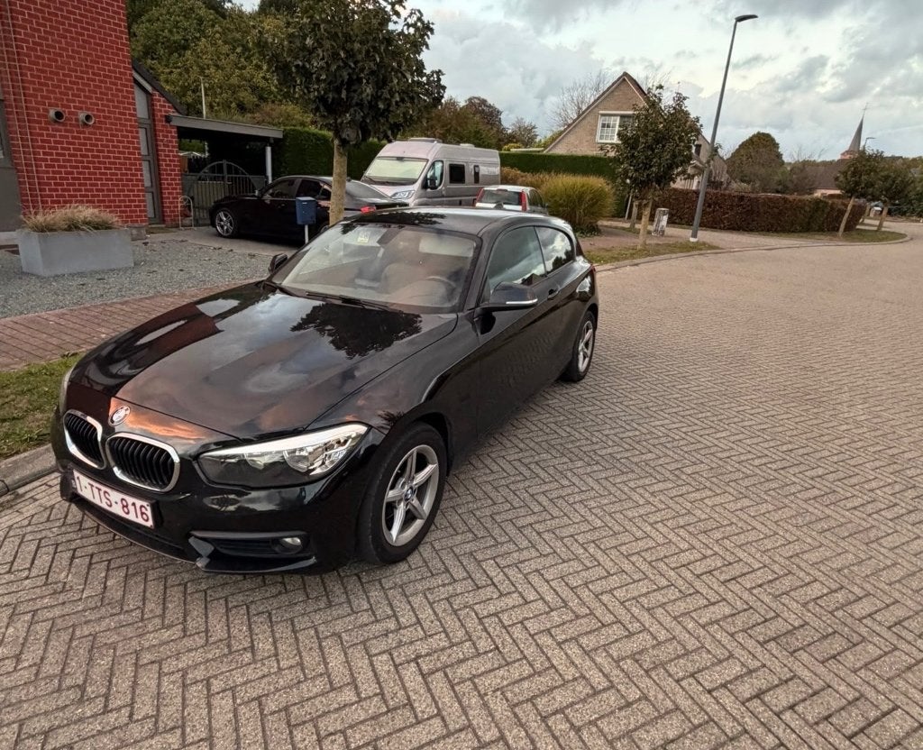 BMW 116i, Auto's, Dealer onderhouden, Zwart, Zwart, Handgeschakeld