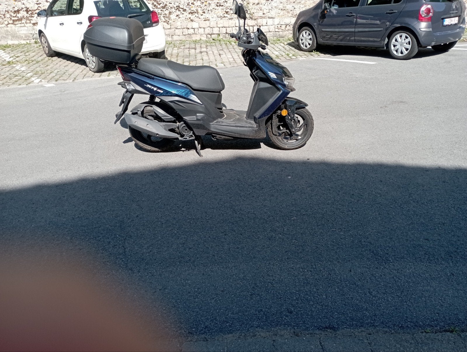 Blouw merk sym perfecte staat, Enlèvement