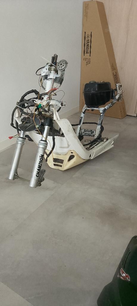 Witte Plastic Onderkap – Yamaha Booster Spirit, Fietsen en Brommers, Brommeronderdelen | Scooters, Yamaha, Kap, Ophalen of Verzenden