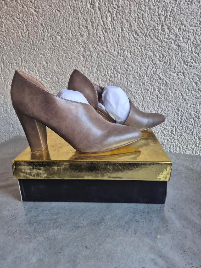 Elegante enkellaarsjes met hak - STUNT € 5,-, Kleding | Dames, Schoenen, Nieuw, Schoenen met hoge hakken, Overige kleuren, Ophalen