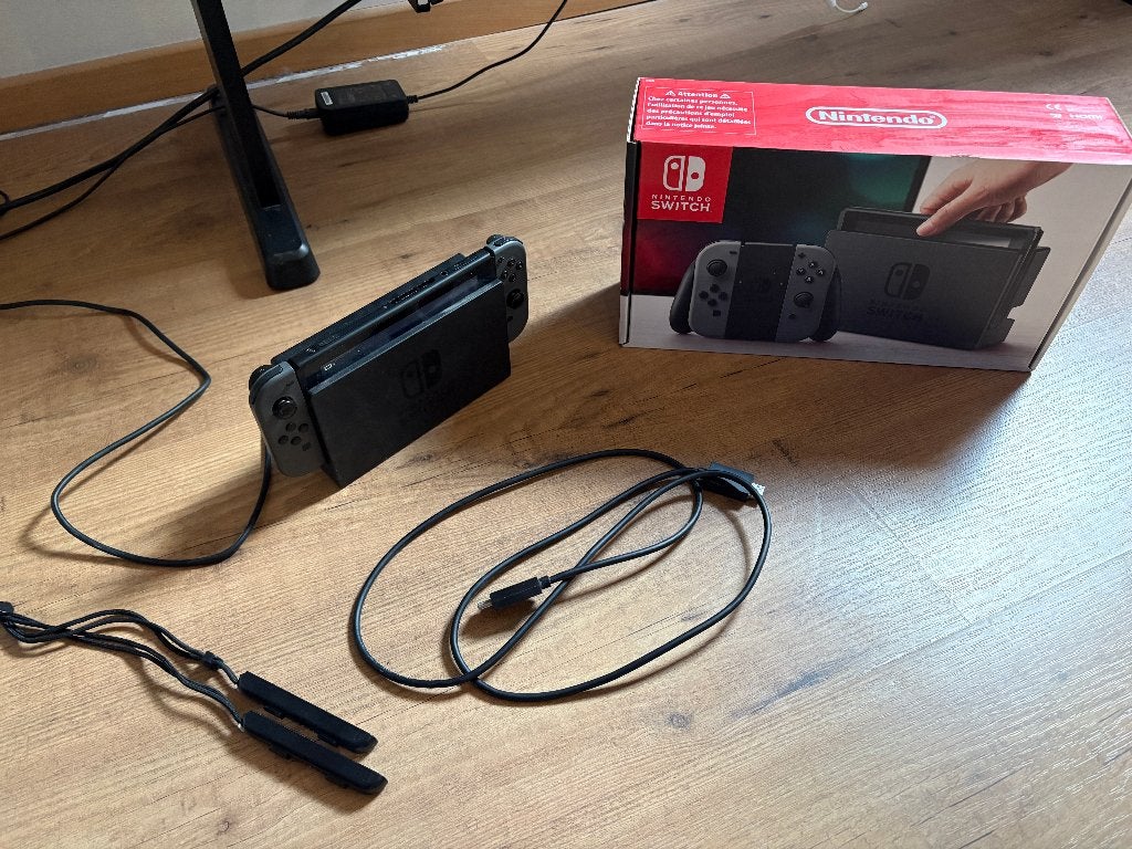 Nintendo Switch V1 compleet met doos, accessoires en 64 GB, Ophalen, Gebruikt, Switch Original