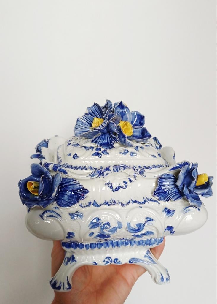 Pot à couvercle en porcelaine avec fleurs bleues, Antiquités & Art, Enlèvement ou Envoi
