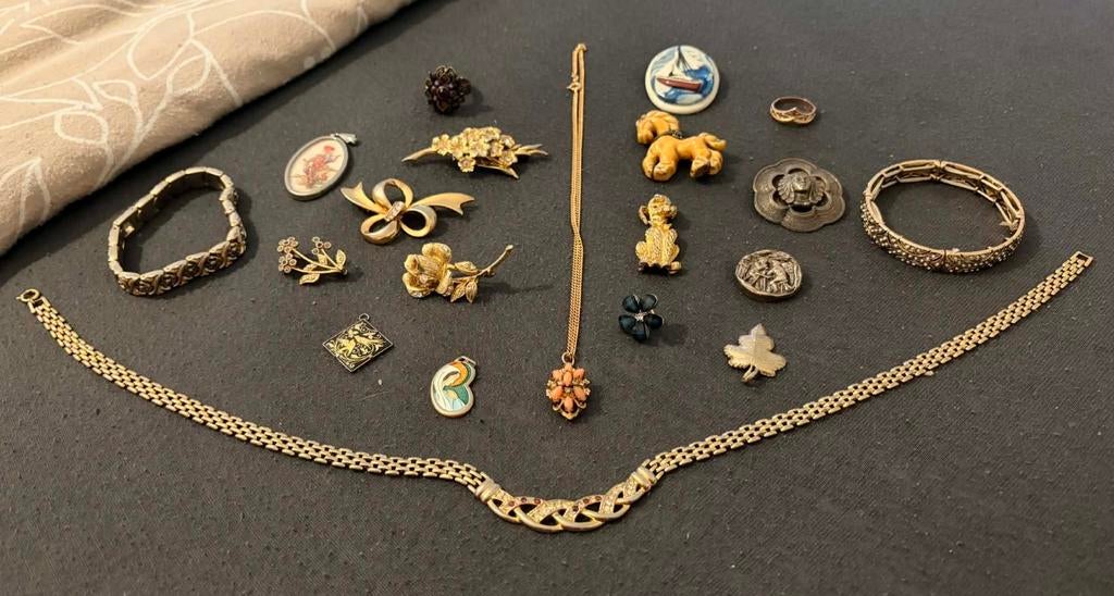 Lot de bijoux collier , pendentif , broches etc, Enlèvement ou Envoi, Or, Or
