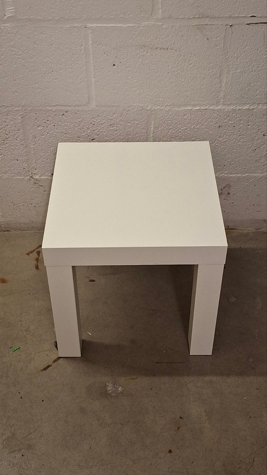 Petite table d'appoint Ikea, Enlèvement