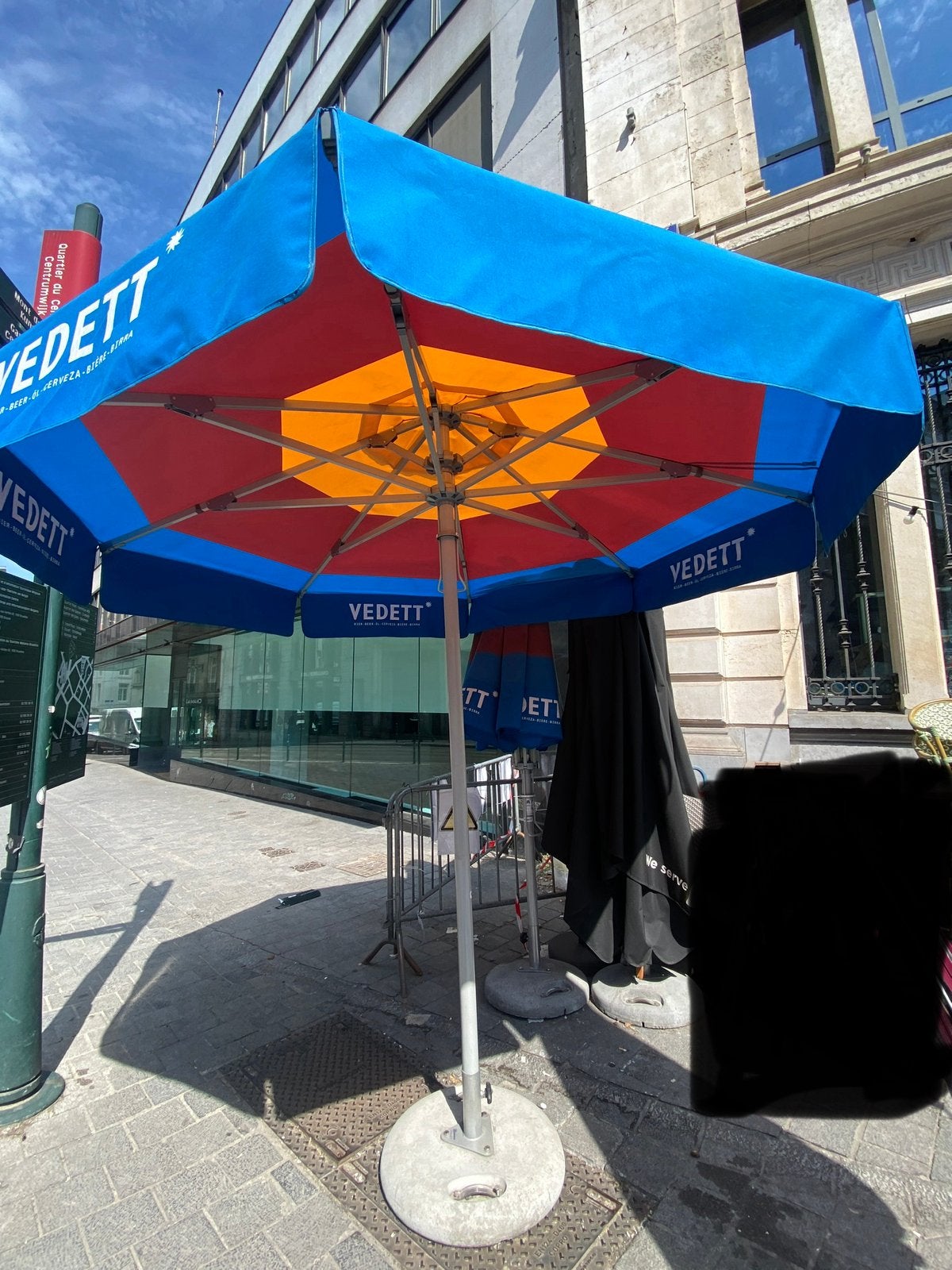 GRAND PARASOL VEDETT PROFESSIONNEL, Jardin & Terrasse, Parasols, Enlèvement, Comme neuf