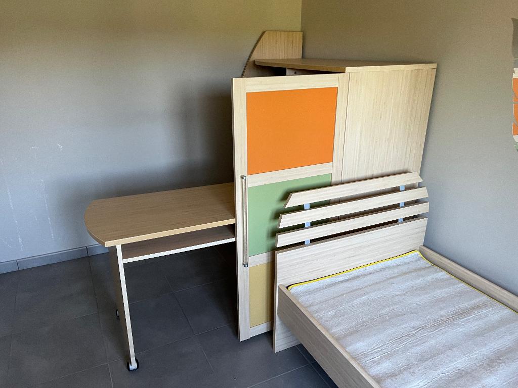 Studenten slaapkamer, Huis en Inrichting, Slaapkamer | Complete slaapkamers, Ophalen, Zo goed als nieuw, Eenpersoons, Tijdloos