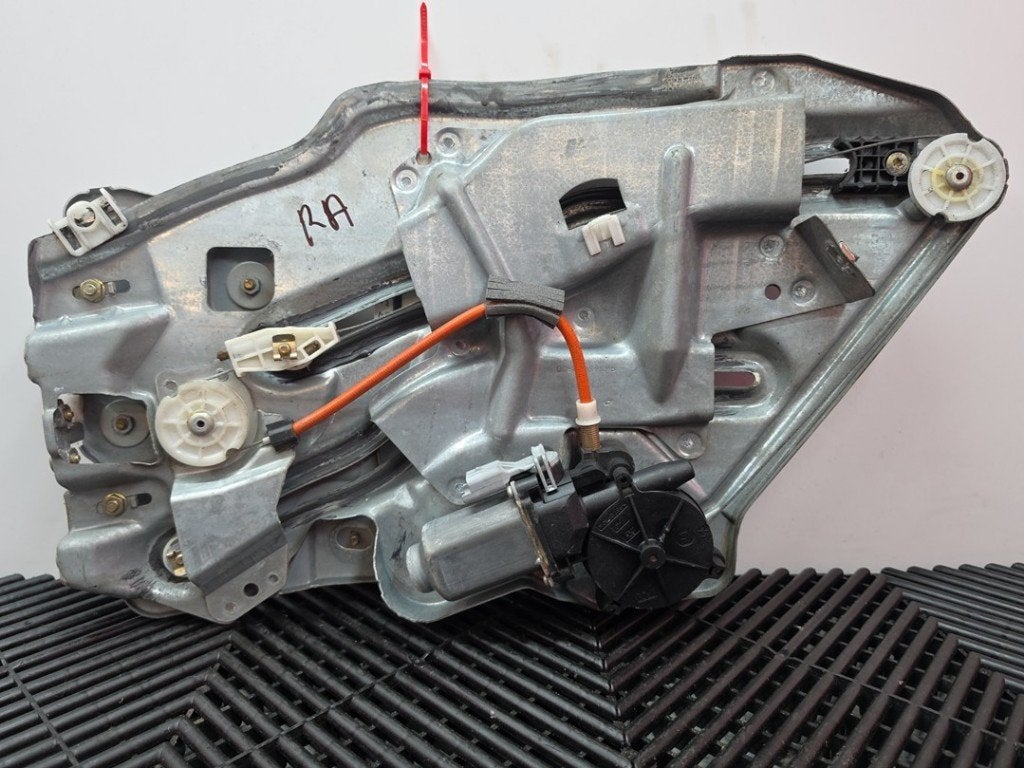 RAAMMECHANIEK RECHTS ACHTER Peugeot 206 CC (2D), Kontakt-peugeot@peugeot.com, Gebruikt, Peugeot Deutschland GmbH, Bahnhofsplatz
65423  Rüsselsheim, DE