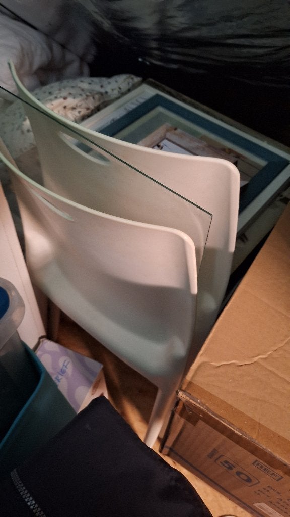 Plastic stoelen, Ophalen