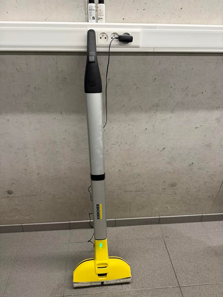 Karcher elektrisch dweil, Doe-het-zelf en Bouw, Ophalen, Zo goed als nieuw, Schrobmachine
