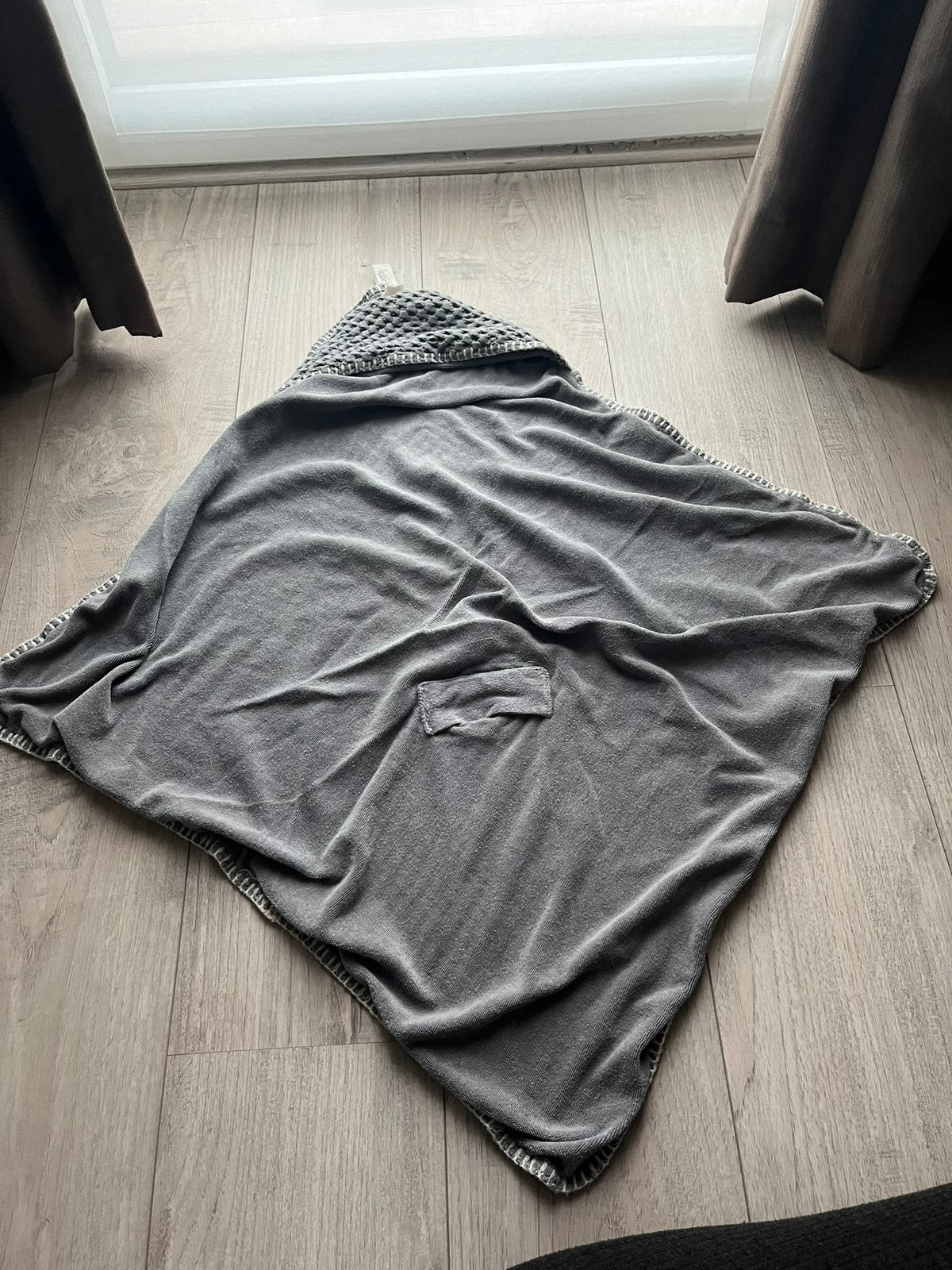 Grijze koeka badhanddoek/ deken voor maxi cosi, Dieren en Toebehoren, Ophalen, Zo goed als nieuw, Deken