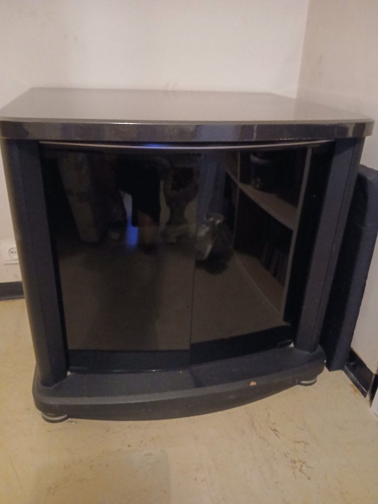 zwarte tv kast, Enlèvement, Utilisé