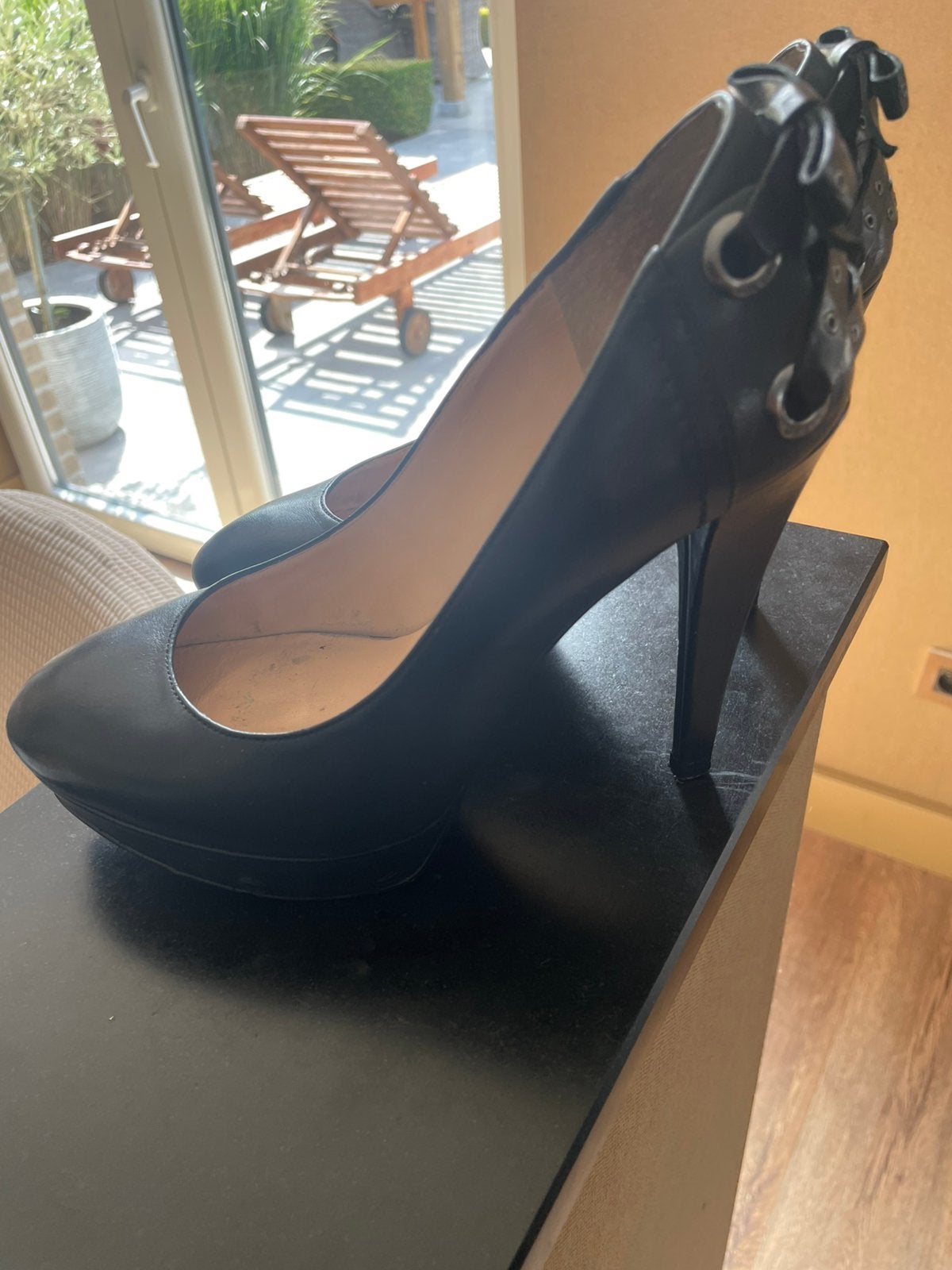 Guess zwarte high heels, Enlèvement ou Envoi, Porté, Noir
