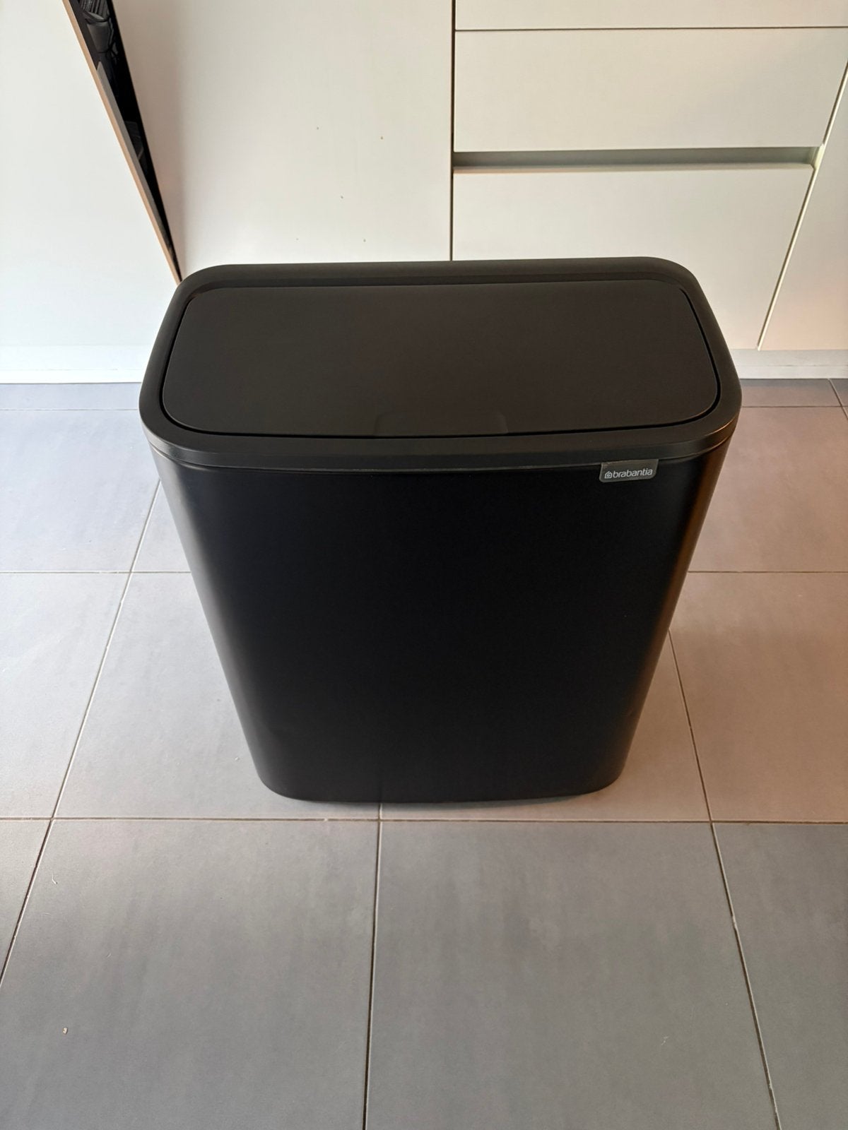 Poubelle Brabantia Bo Touch 60L noir mat — poubelle design, Enlèvement, Comme neuf