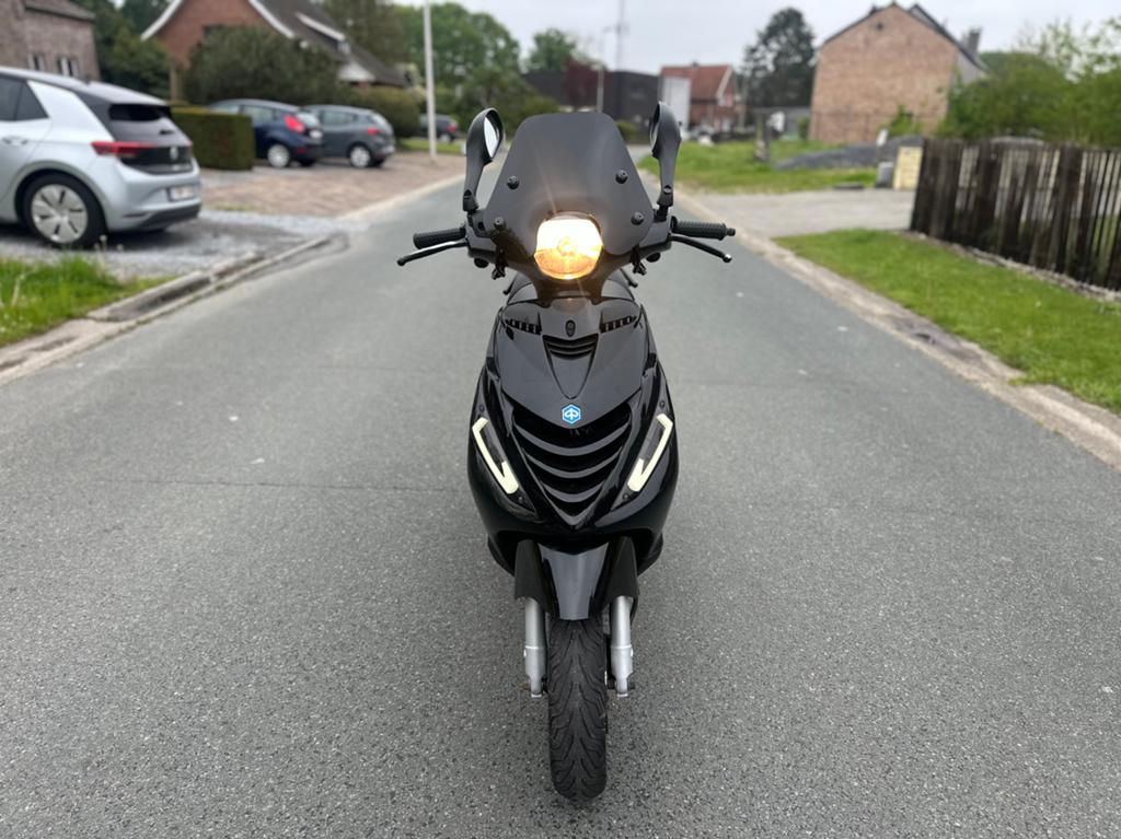 Piaggio Zip A-klasse, Fietsen en Brommers, Scooters | Piaggio, Zo goed als nieuw, Zip, Klasse A (25 km/u), Benzine, Ophalen of Verzenden