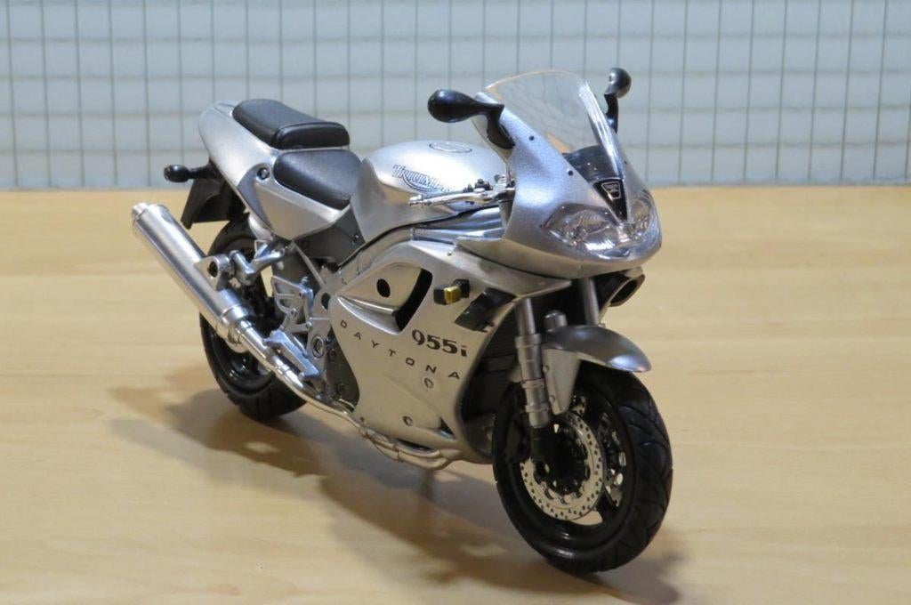 Triumph Daytona 955i 1:12 53997, Enlèvement ou Envoi, Neuf, 1:9 à 1:12, Moteur