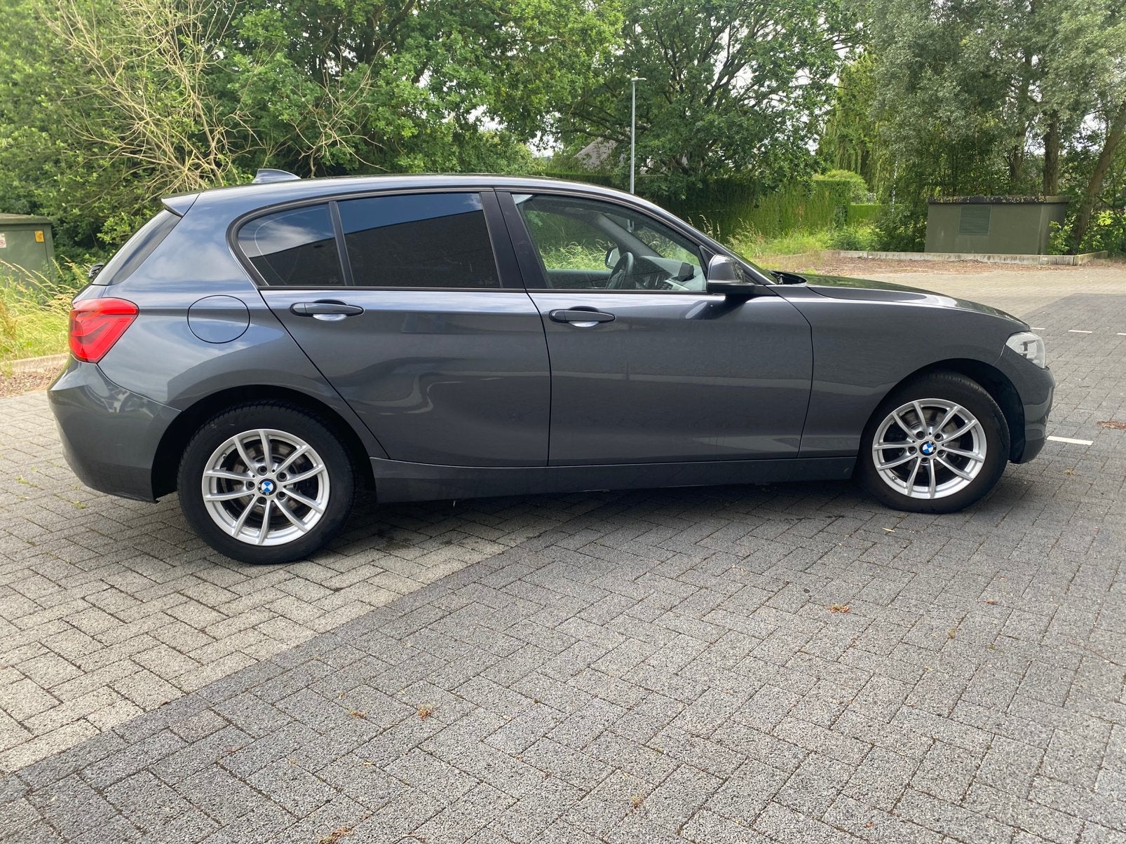 BMW 116i facelift 2018 euro6b, Auto's, Skiluik, 1600 cc, 5 deurs, Zilver of Grijs
