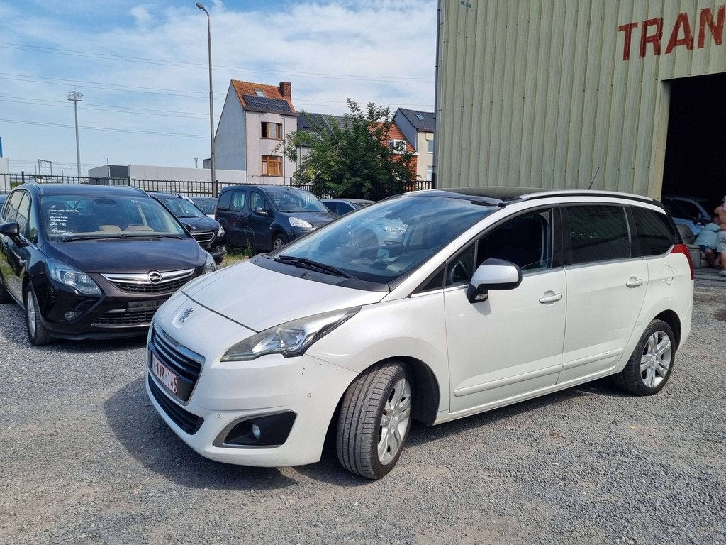 Peugeot 5008 5008 1.6 BlueHDi Allure (bj 2015), Stof, Gebruikt, 4 cilinders, 116 pk
