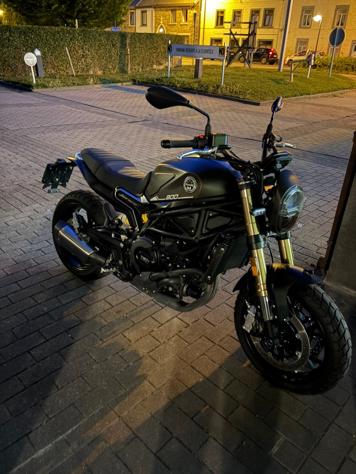 Benelli 800 Leoncino, Motos, Particulier