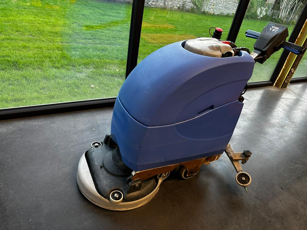 Auto laveuse, Doe-het-zelf en Bouw, Reinigingsmachines, Ophalen, Zo goed als nieuw, Schrobmachine