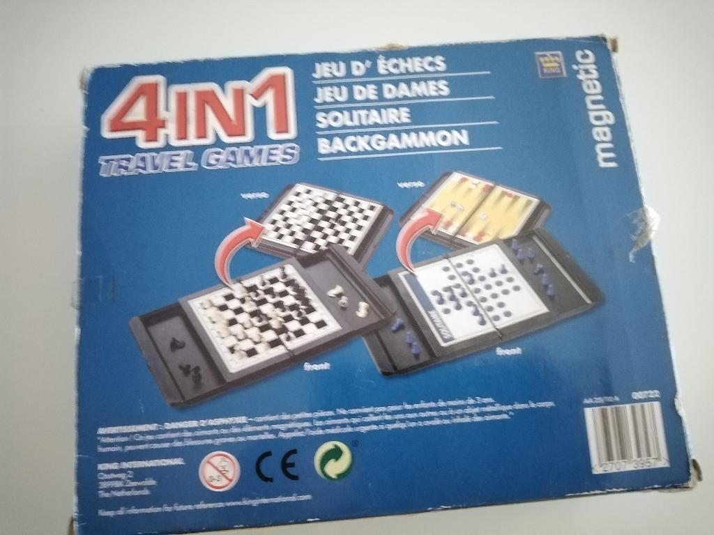 4 jeux en 1, Hobby en Vrije tijd, Gezelschapsspellen | Overige, Een of twee spelers, Ophalen of Verzenden, Zo goed als nieuw