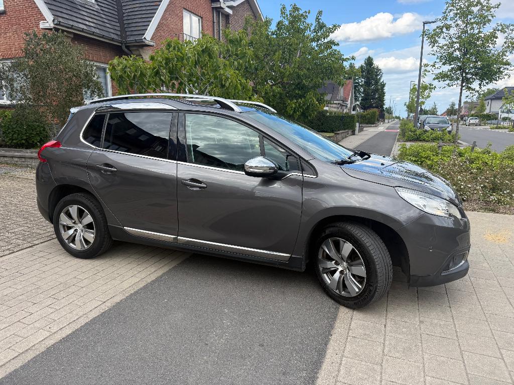 Peugeot 2008 Allure 1600cc essence 62000km, Autos, Peugeot, Achat, Entreprise, 5 portes, Essence
