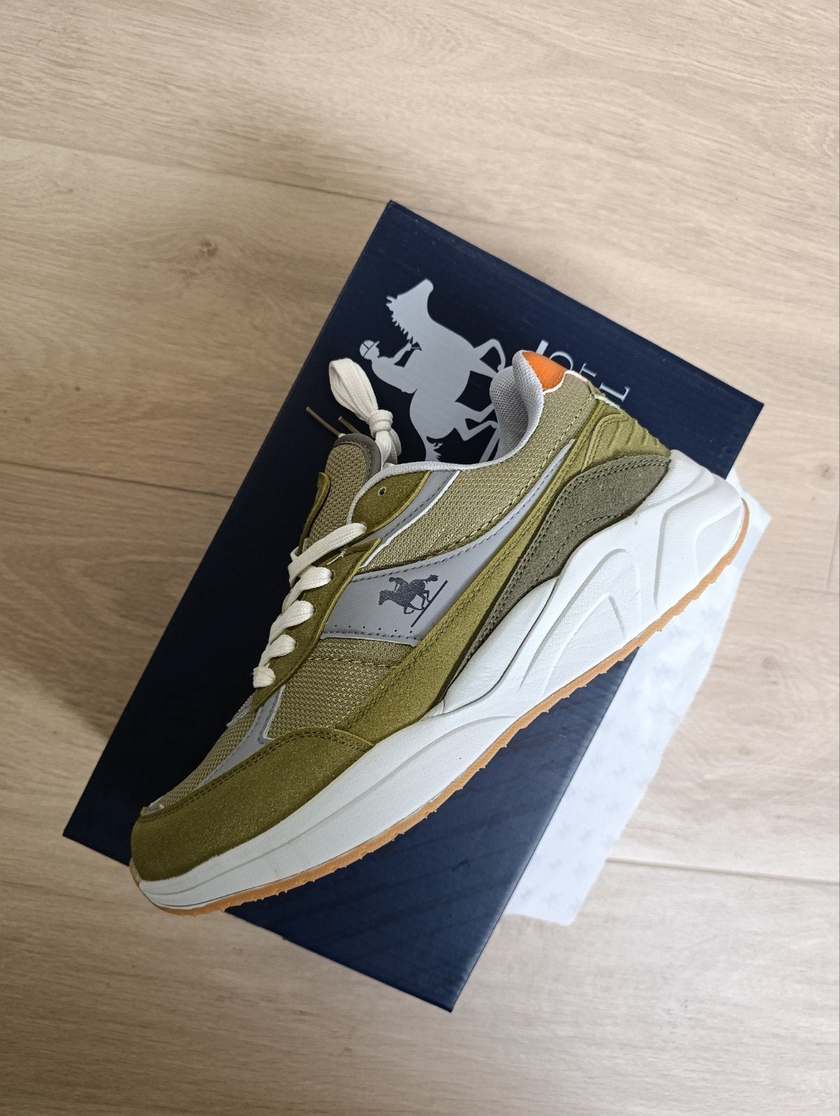 Nieuwe sneaker maat 41/42/44/45, Ophalen of Verzenden