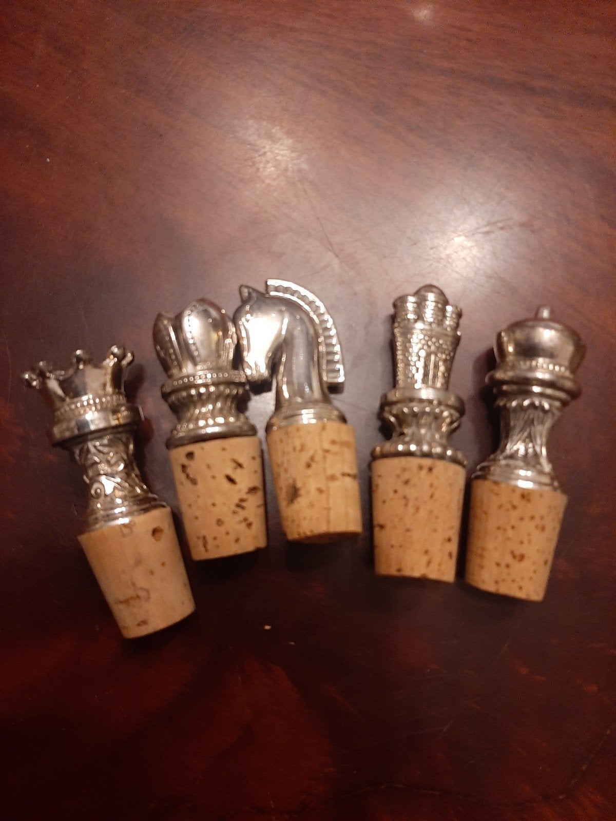 BOUCHONS DE BOUTEILLES DE VIN VINTAGE, Enlèvement