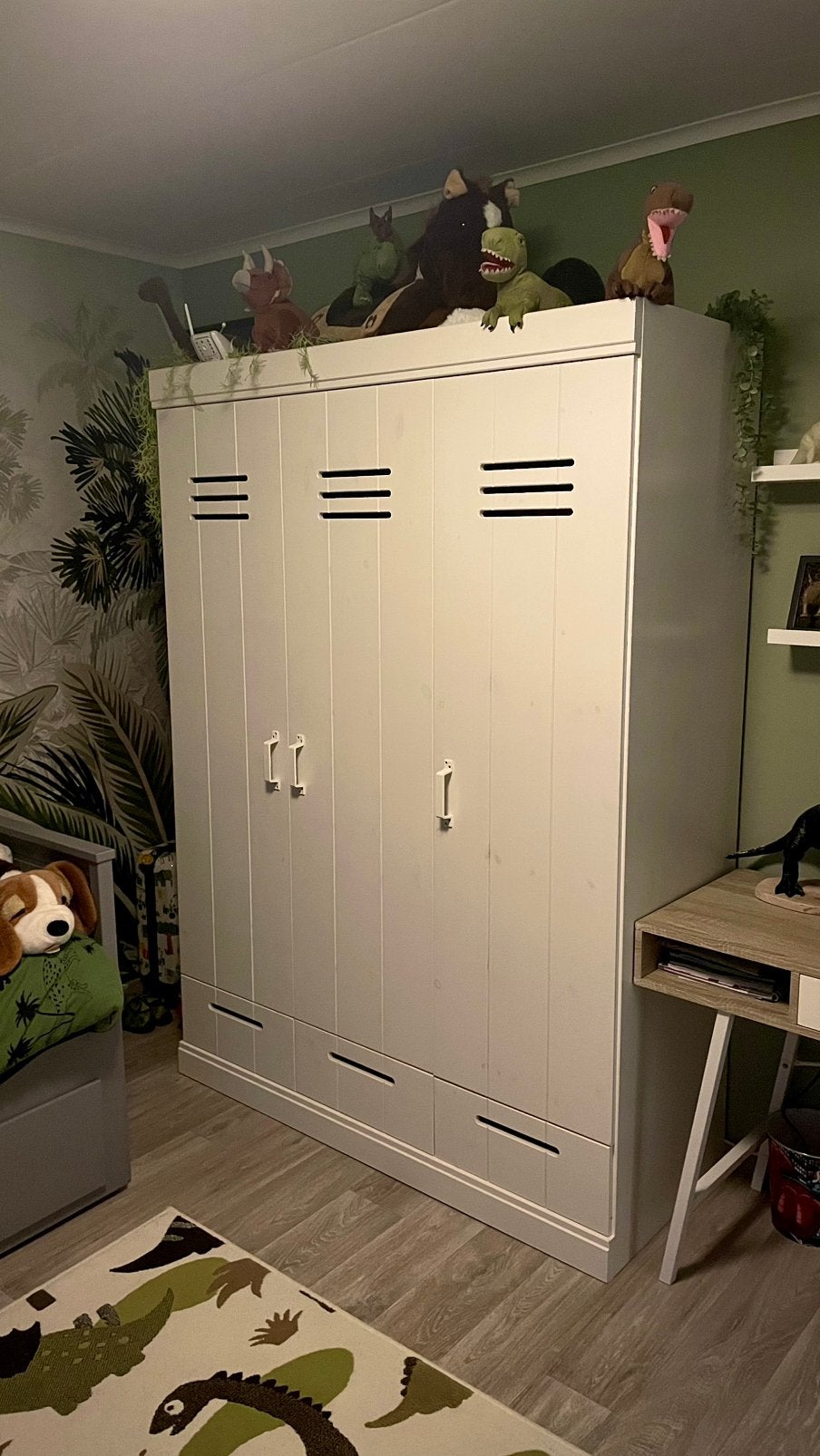 Mooie witte kledingkast van Woood - hanggedeelte en planken, Ophalen