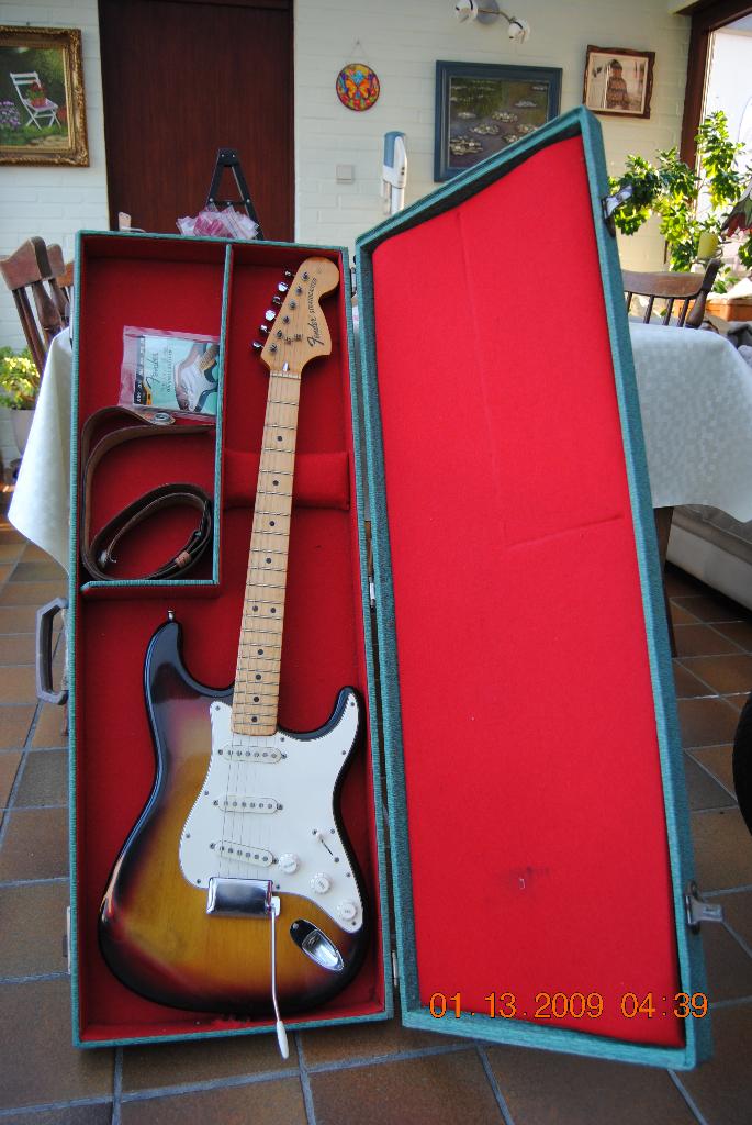 FENDER STRATOCASTER, Musique & Instruments, Instruments à corde | Guitares | Électriques, Enlèvement, Utilisé, Solid body, Fender