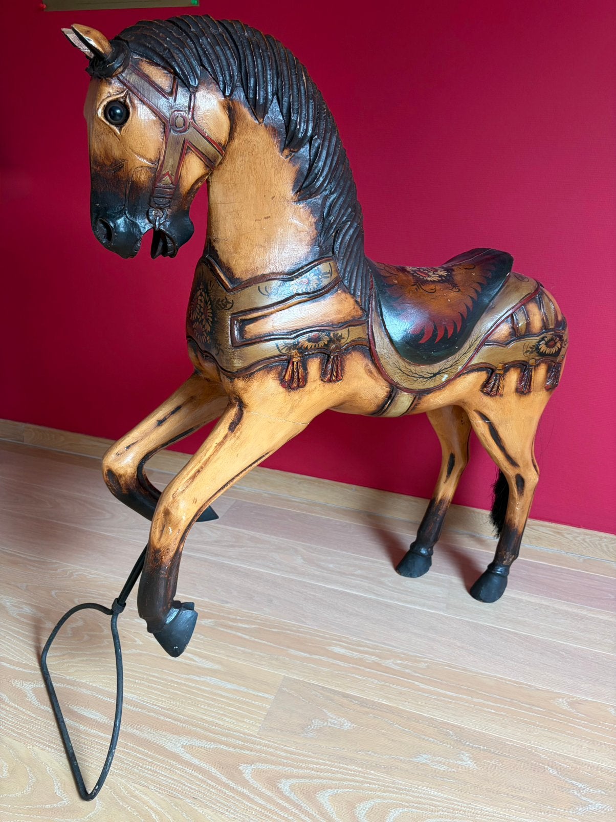 Groot vintage houten paard – handgesneden & beschilderd, Ophalen