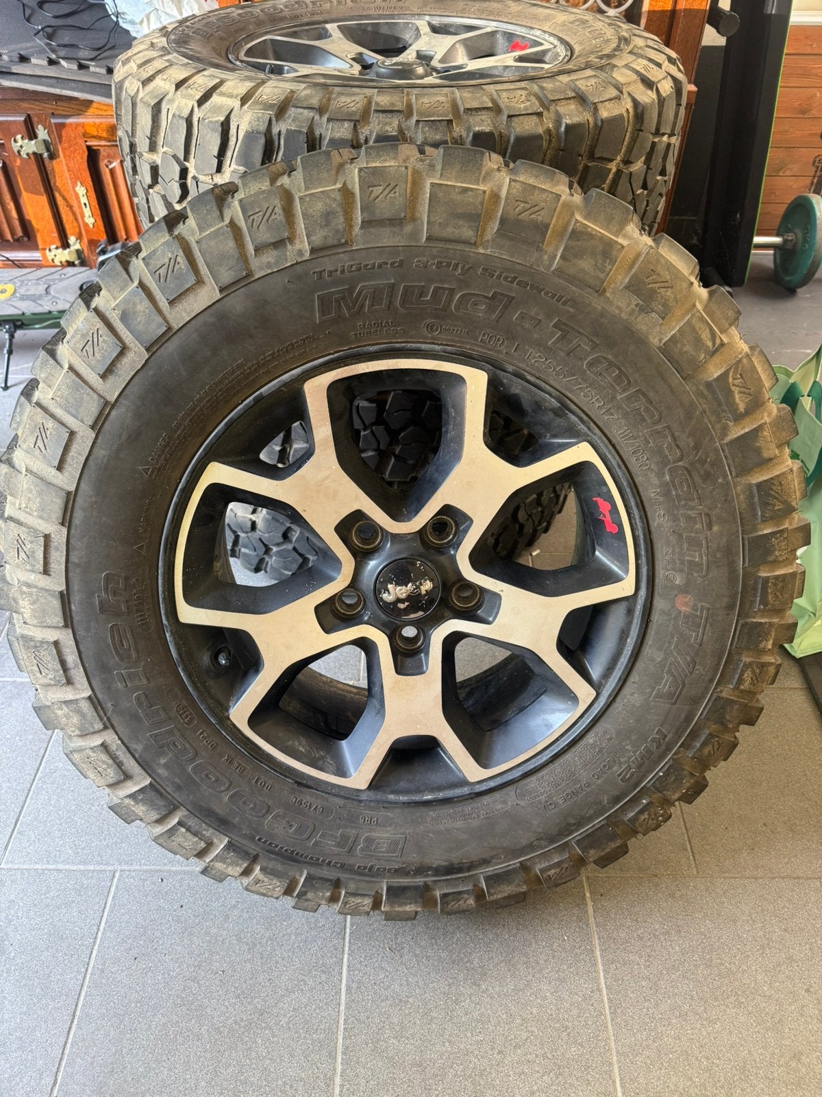 Jeep Gladiator Rubicon 17” originele velgen + BFGoodrich KM3, Auto-onderdelen, Banden en Velgen, Band(en), 17 inch, Ophalen